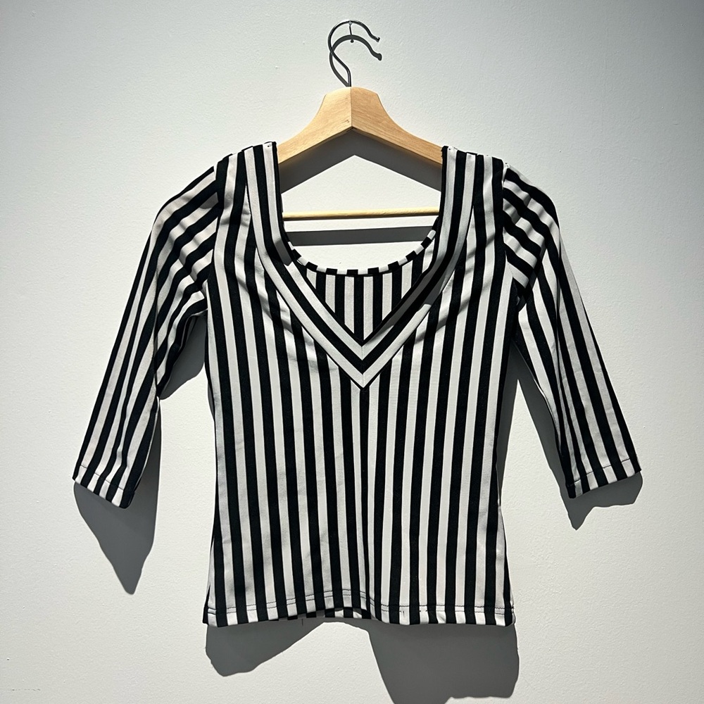 RAINFOREST Black and White 3/4 Sleeve Fitted Blouse